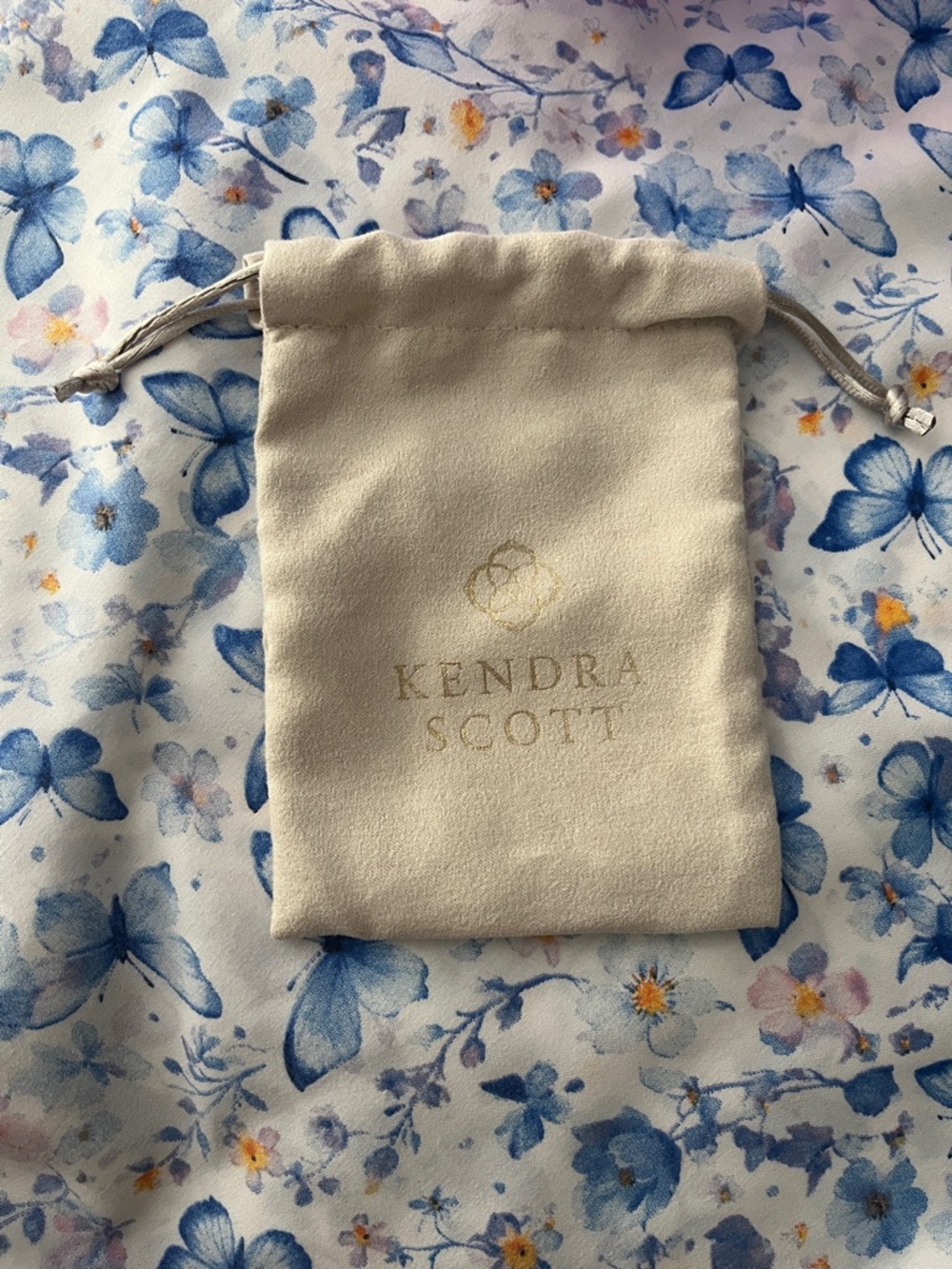 Kendra Scott Cream Suede-Look Drawstring Jewelry Pouch with Gold Logo